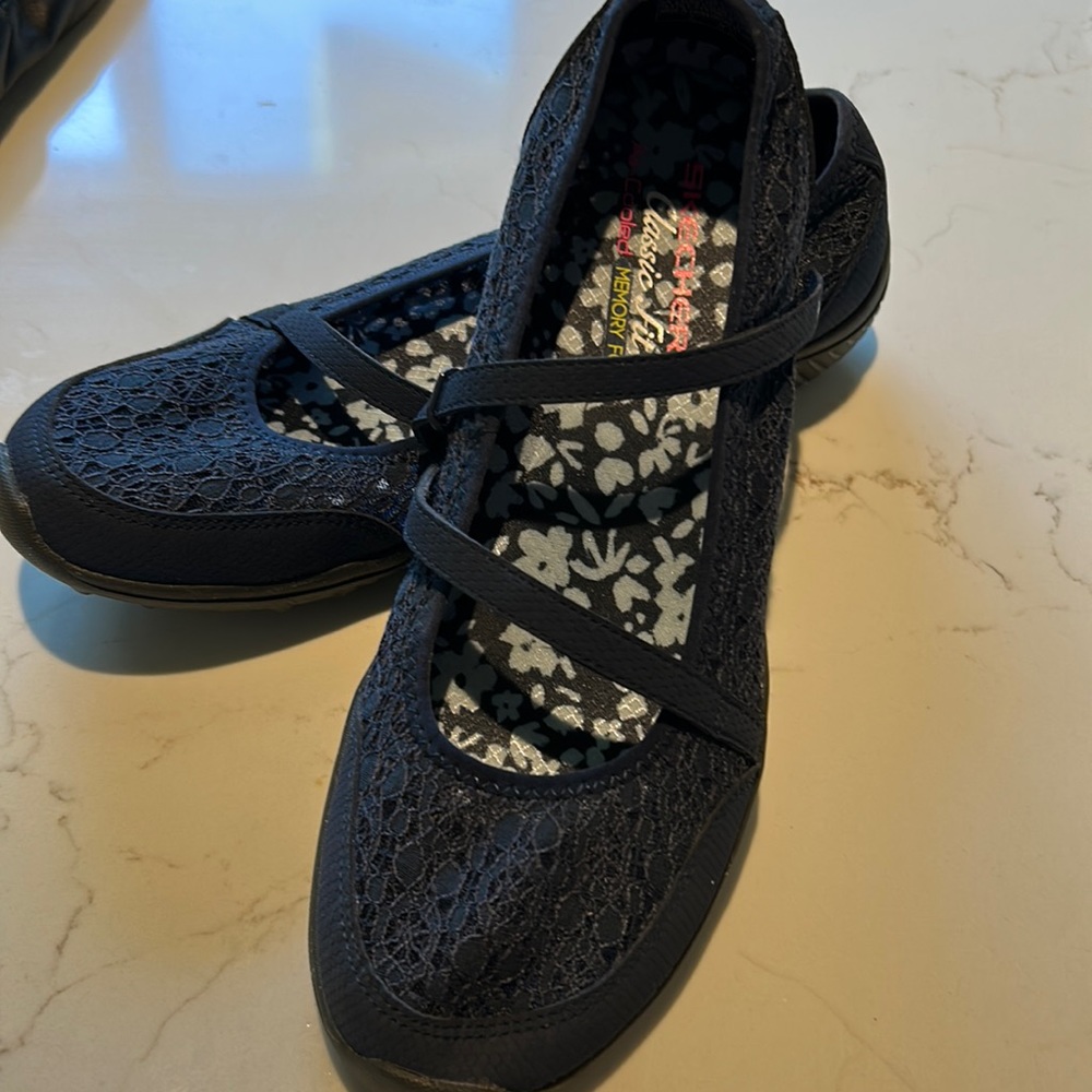 Navy Lacey classic fit Skechers size 9.5